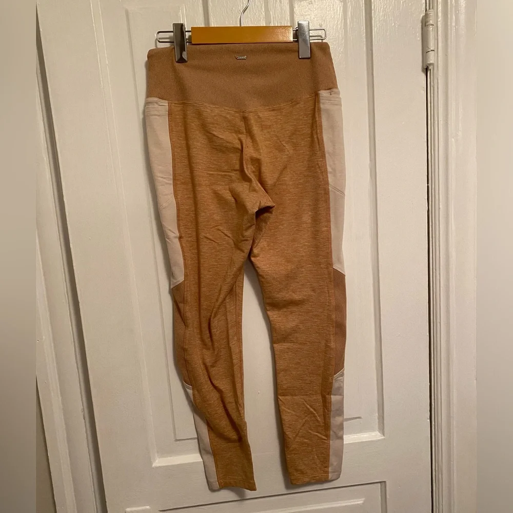 Victoria’s Secret Pink Heathered Ochre Leggings Size Medium - Picture 3 of 6
